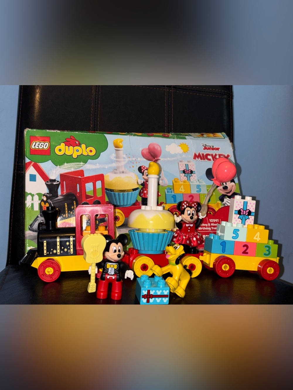 LEGO DUPLO: Mickey & Minnie Birthday Train (10941) Disney Junior - Picture 2 of 2